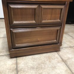Vintage Style    Une Night Stand 