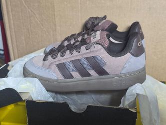 SIZE 7 Adidas Low-Top Sneakers