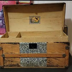 Antique Barrel Top Storage Trunk with Original Interior Tray & Lithograph
