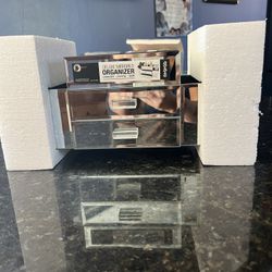mirrored makeup organizer****NEW*****