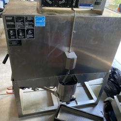 Industrial Dishwasher 
