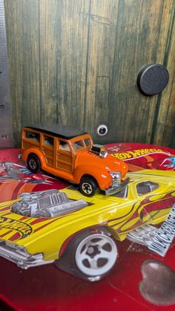 Hot Wheels vintage Hi Raker Orange '40's Woodie Wagon Die Cast Scale Model