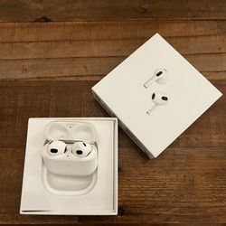 Apple AirPods Like New  With Charging Station 3rd Generation