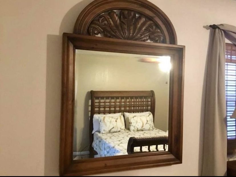 Tommy Bahama Bedroom Set ( Deliver Available) Queen Size 