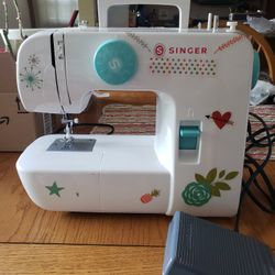 Portable Singer Sewing Machine