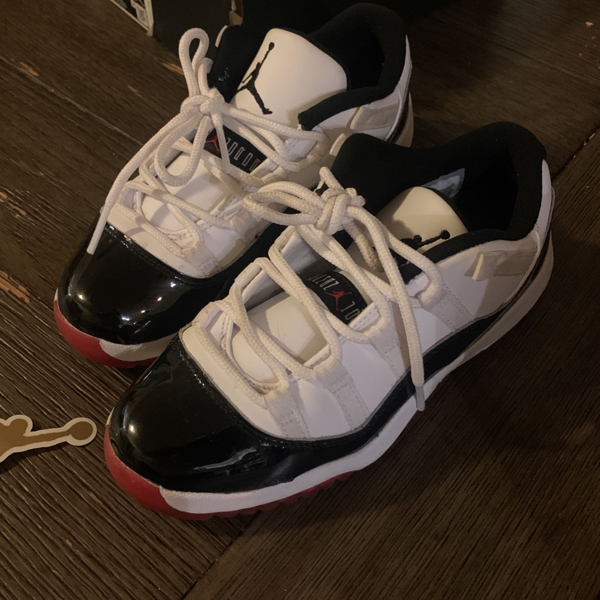 Jordan 11 Retro Low 1Y (Like New)