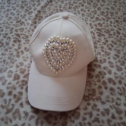 White baseball cap with heart design