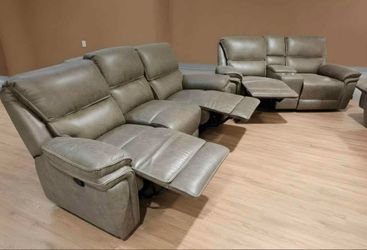 New Arrival!! 2 Pc Dakota casual Manual Recliner set. Available in 2 colors!!!