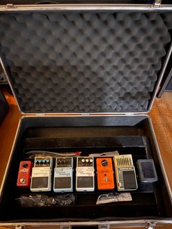 Guitar pedals, pedalboard/ pedalboard case