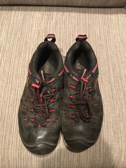 Keen shoes size 39cm = ~ 6.5 men’s /8 ladies