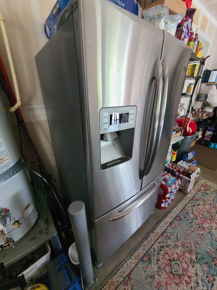 Refrigerator 