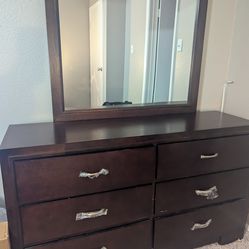 DRESSER WITH MIRROR WITH 6 DRAWERS