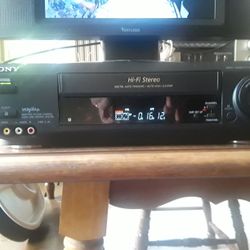 VHS PLAYER with cables no remote 