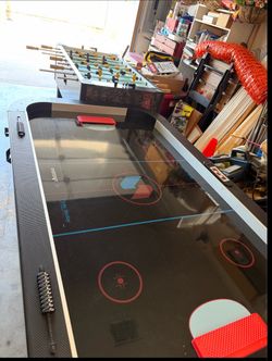 Air hockey table