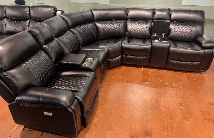 New Luxury Power Recliner Sectional Couch / Free Delivery 