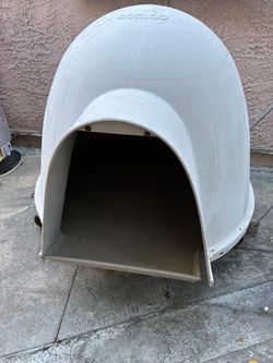 Dogloo Igloo-Style Plastic Dog House