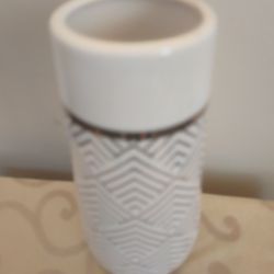 MODERN GEOMETRIC WHITE & GOLD VASE