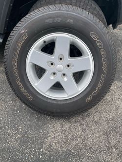 One tire for a Jeep Wrangler 2017 Goodyear tire $125