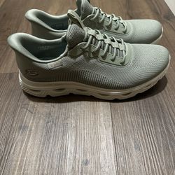 Skechers Women’s Hands Free Slip Ons Size 10