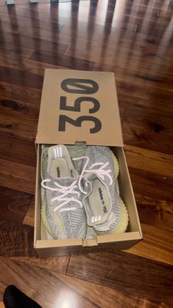 Shoes Yeezy
