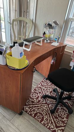 Nail Station