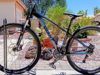 29 inch Giant Talon mountain bike