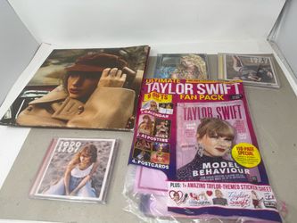 Taylor swift signed cd + extras