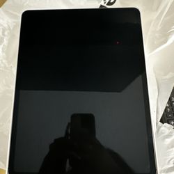 iPad Pro 12.9” 6th Gen