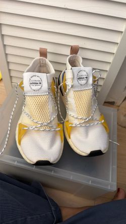 Adidas Die Marke Mit Den 3 Streifen Women’s Size 9 Sneakers Running Shoes