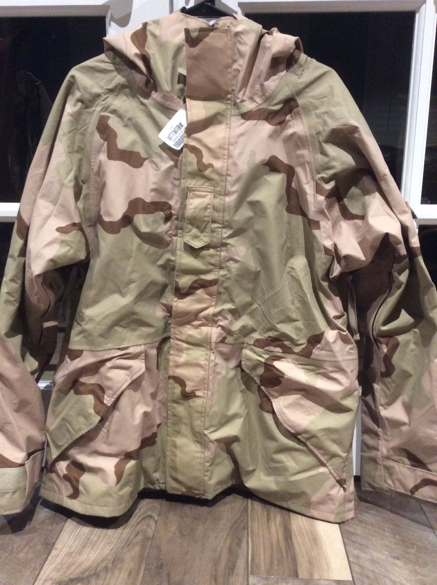 Brand new Genuine US military issue three color desert cortex Parka jacket