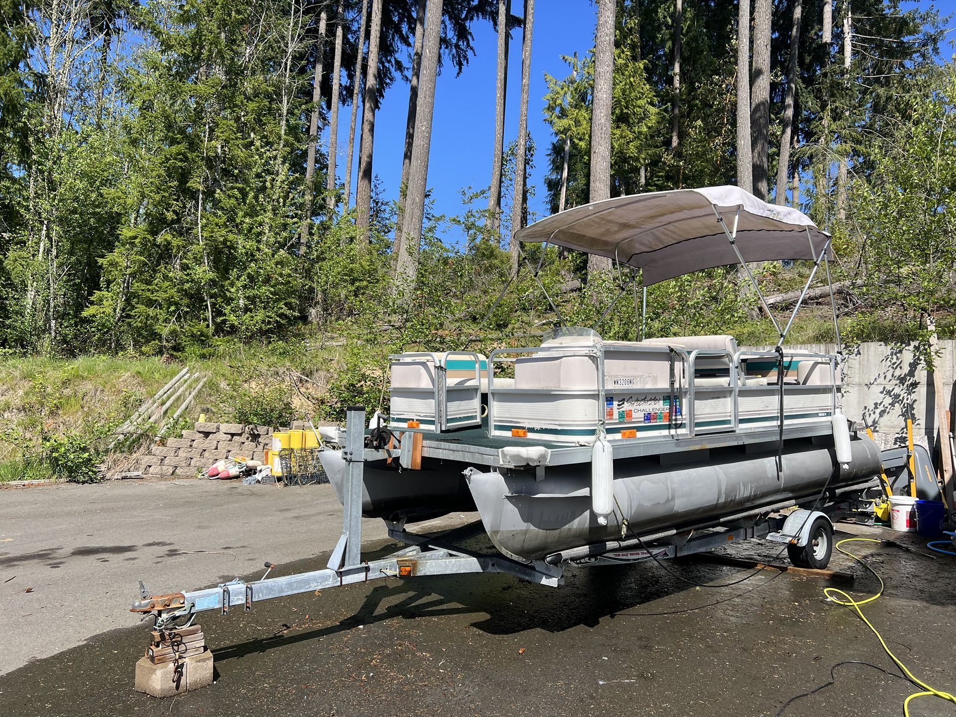 18 Foot Pontoon Boat With Trailer Clean Title for Sale in Everett, WA OfferUp