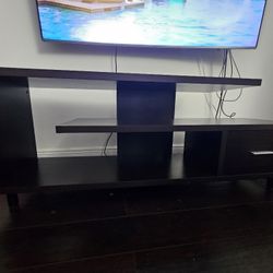 TV Stand (PERFECT CONDITION)
