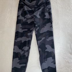Old Navy Active Women’s Leggings Size M Gray Camo High-Rise