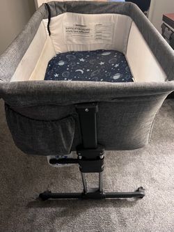 Mika Mikey bed side bassinet