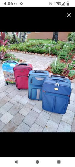 21 inch Carry on suitcase. $20 each