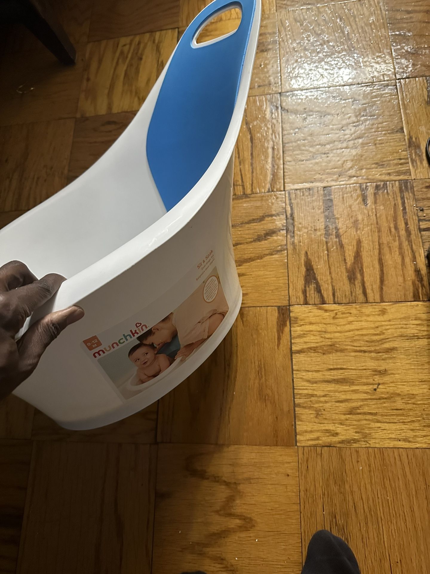 Munchkin Sit & Soak Baby Bath Tub, 0-12 Months