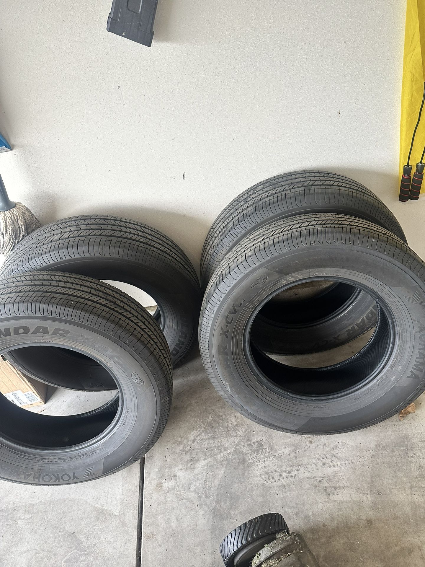 Like New Geolander X-cv G057 Tires 245/70/17