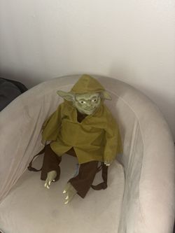 Disneyland Resorts Yoda backpack