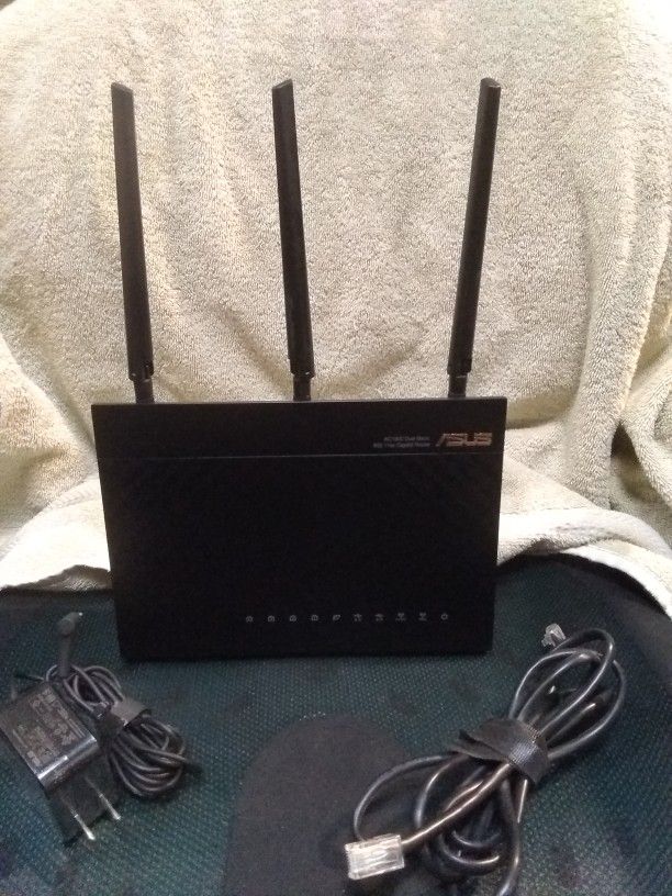 ASUS AC1900 WiFi Gaming Router (RT-AC68U) - Dual Band Gigabit Wireless Internet Router, Gaming & Streaming, AiMesh Compatible.   