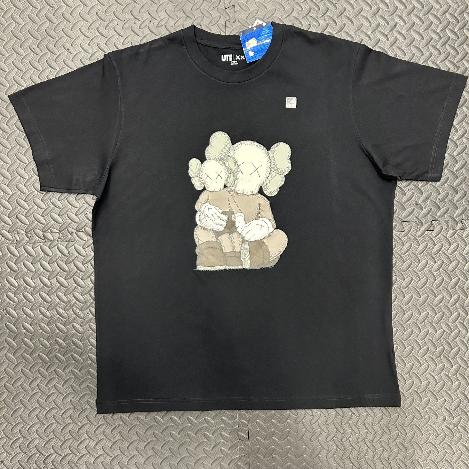 Uniqlo x Kaws Companion UT Black Double Sided Graphic Print T-Shirt Men’s XL NEW