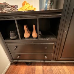 Free Dresser/Wardrobe 