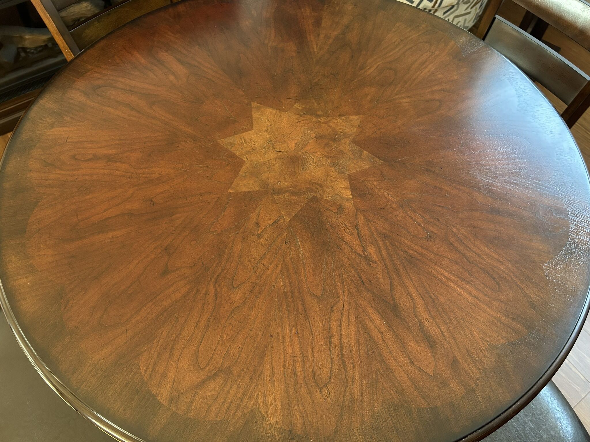 Round Dining Table With 4 chairs