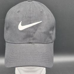Vintage 90's Women's Nike Baseball Cap, Black