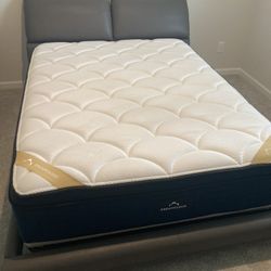 The DreamCloud Premier Rest, Queen, Like New, Perfect Condition