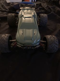 Fast RC car with remote and charger