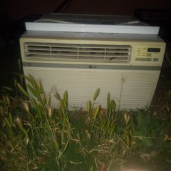 Good Lg  Window Ac 12,000 Btu's