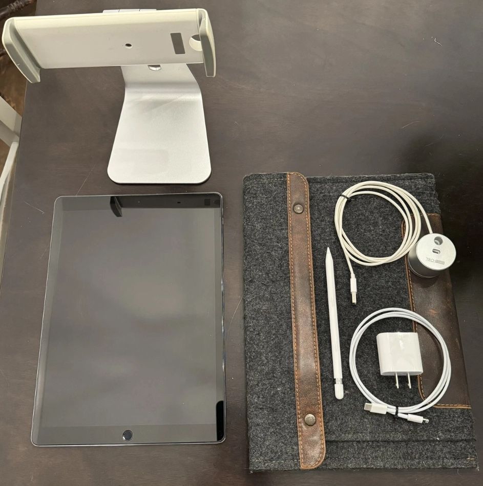 Apple iPad Pro 2nd Generation 12.9 Inches +zugu Case+ Apple Pencil