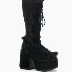 Black camel Demonias