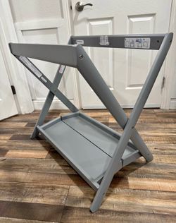 Excellent Uppababy bassinet stand Grey color