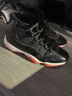 JORDAN 11 BREDS ( SIZE 8 )